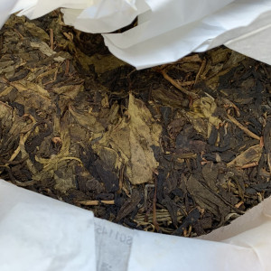 Подкопченный шен пуэр Menghai Bulang 2020 год 357 г. Photo 3